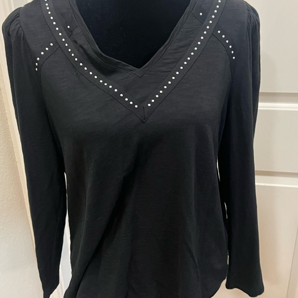 Chico’s knit top in like new condition. Size 2 (large) in like new condition.